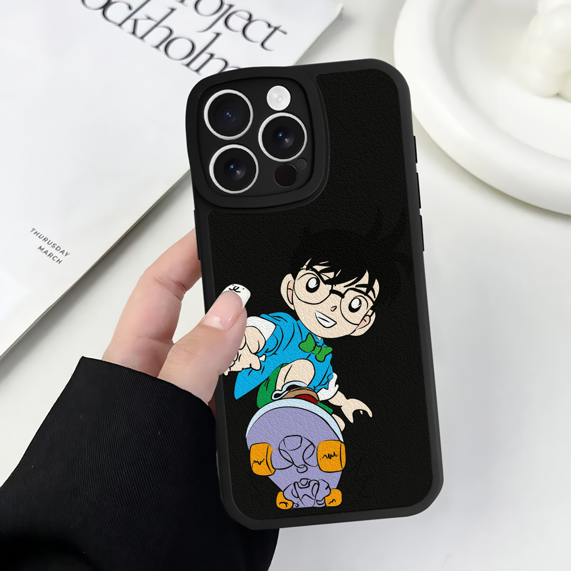 （画像用） 名探偵コナン 江戸川 コナン Detective Conan Conan Edogawa 【iPhone 16シリーズ対応】シリコンスマホケース（レザー調） 材質：シリコン